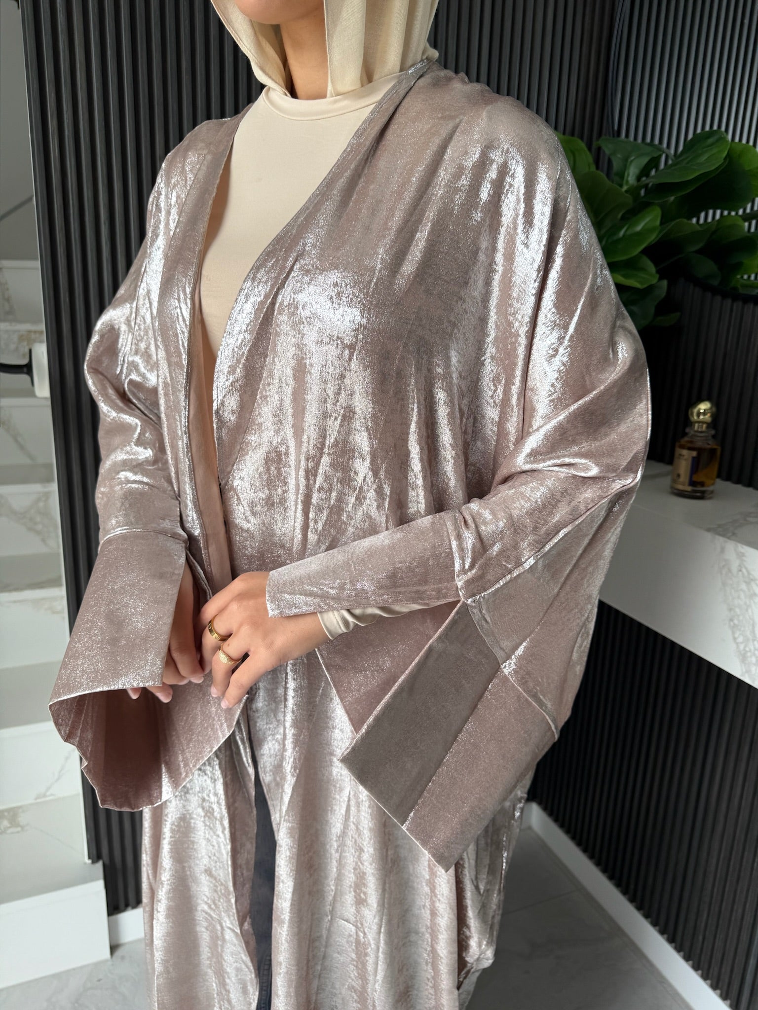 Saja Metallic open Abaya